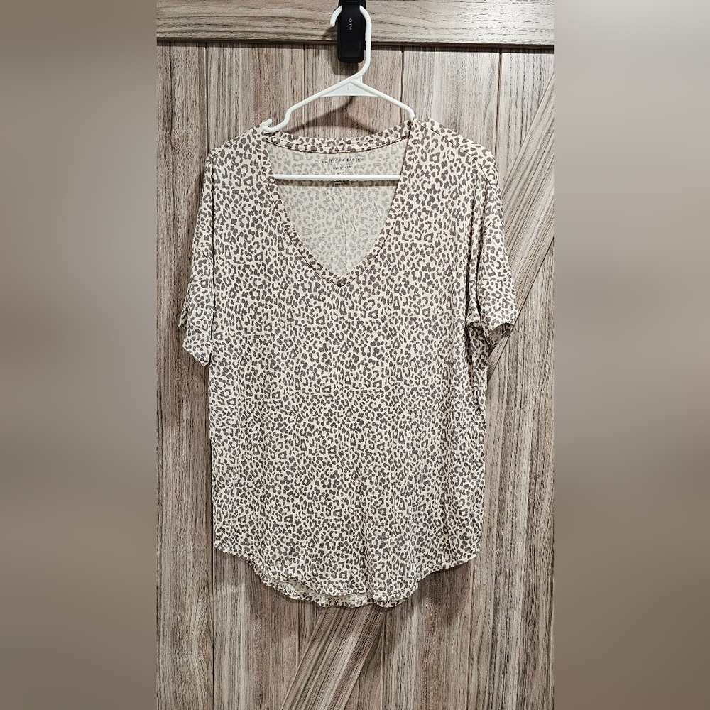 American Eagle Soft & Sexy Leopard Print V-Neck